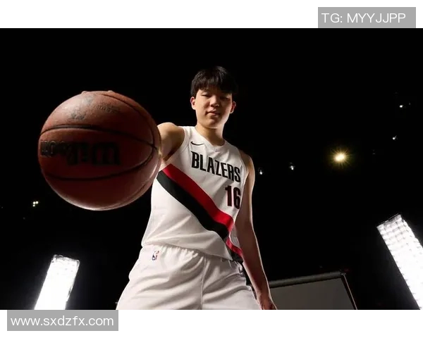 杨瀚森在对马刺的NBA杯只打1分02秒，0分1篮板，球队还是输球，国内外球迷集体喊话交易并要求斯普利特给出用人解释_348